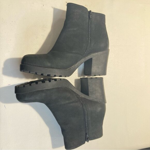 VAGABOND Sz 41 Chunky  3” Heel .75” Platform Suede Ankle Boots - Picture 3 of 15